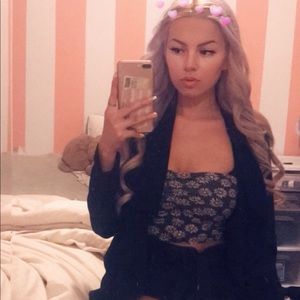 Meet your Posher, Leanna